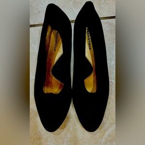 Predictions black shoes